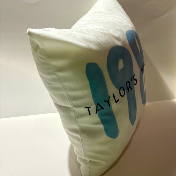 New Taylor Swift 1989 pillows: set of 2 - Picture 11 of 14